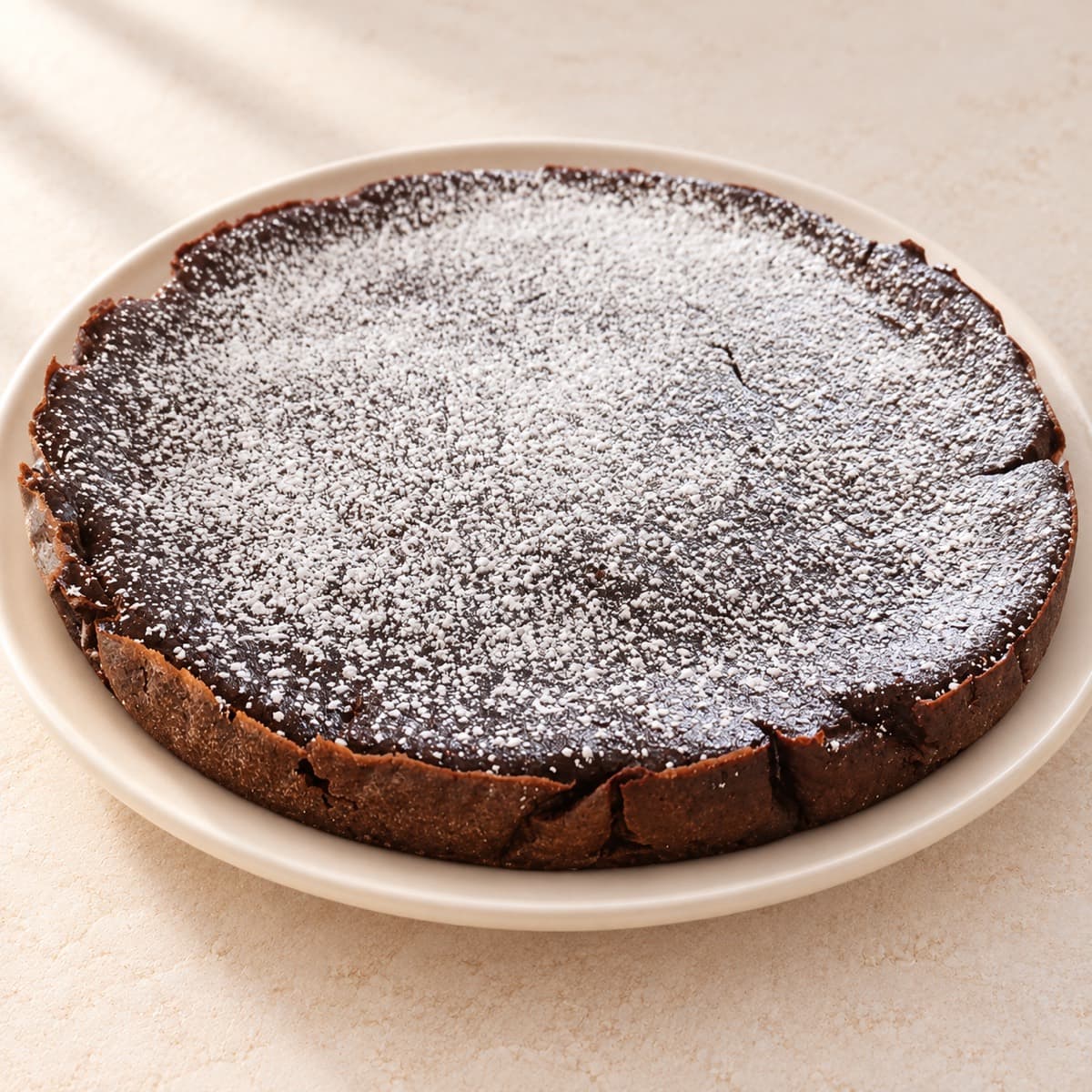 Tort de ciocolată neagră, fotografia 1 din 2