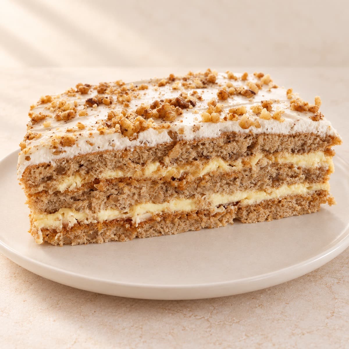 Torta alla crema e frutta secca